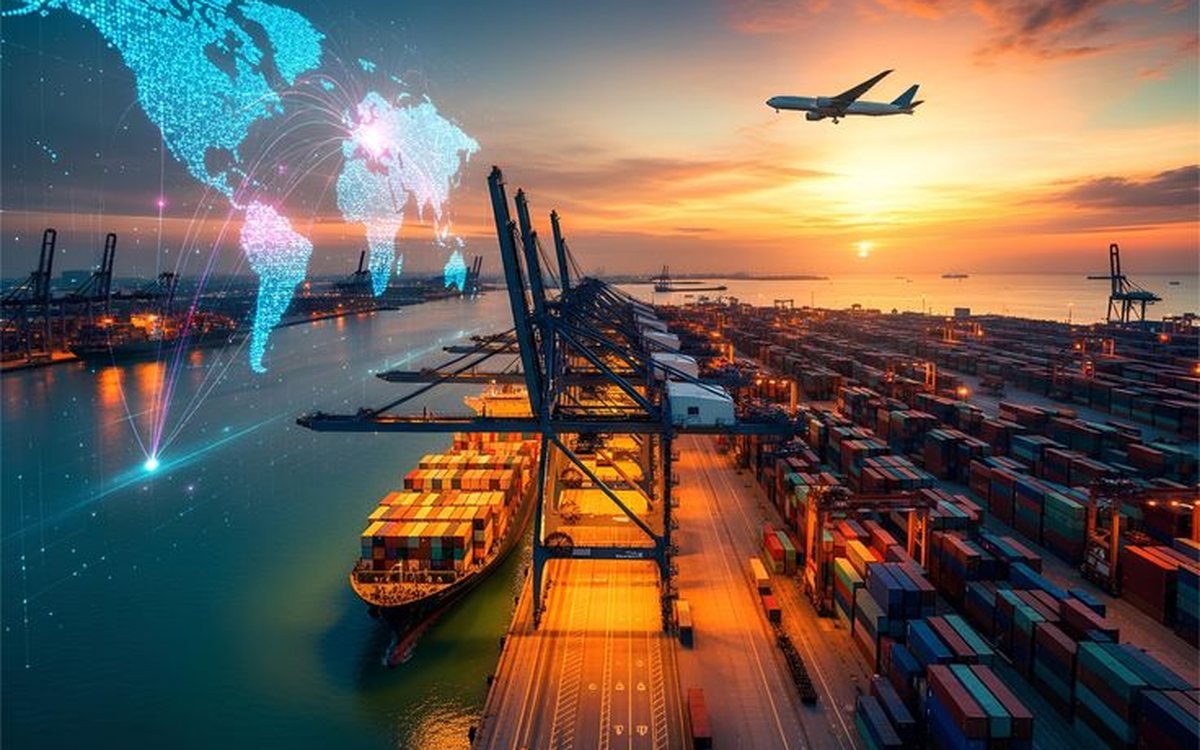 Terminal portuário com contêineres e conexões internacionais