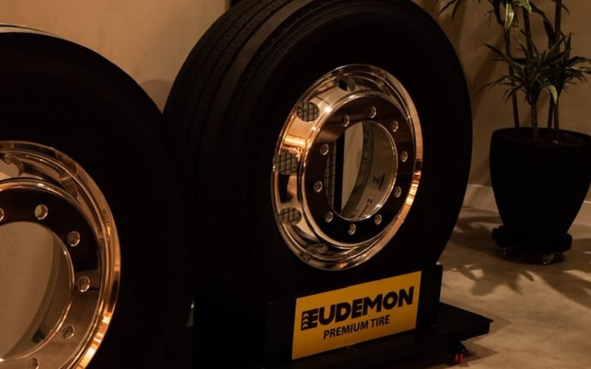Pneus Eudemon Premium Tire expostos na sede da Impak